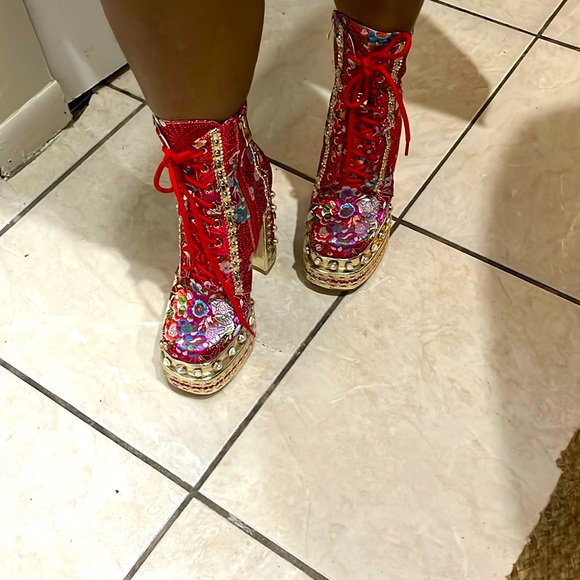 RED RICHIE RICH ANKLE BOOTIES
AZALEA WANG worn 7 1/2 or 8 - Picture 5 of 7